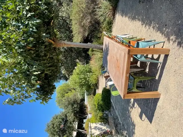 A nice 2nd dining table in the garden
