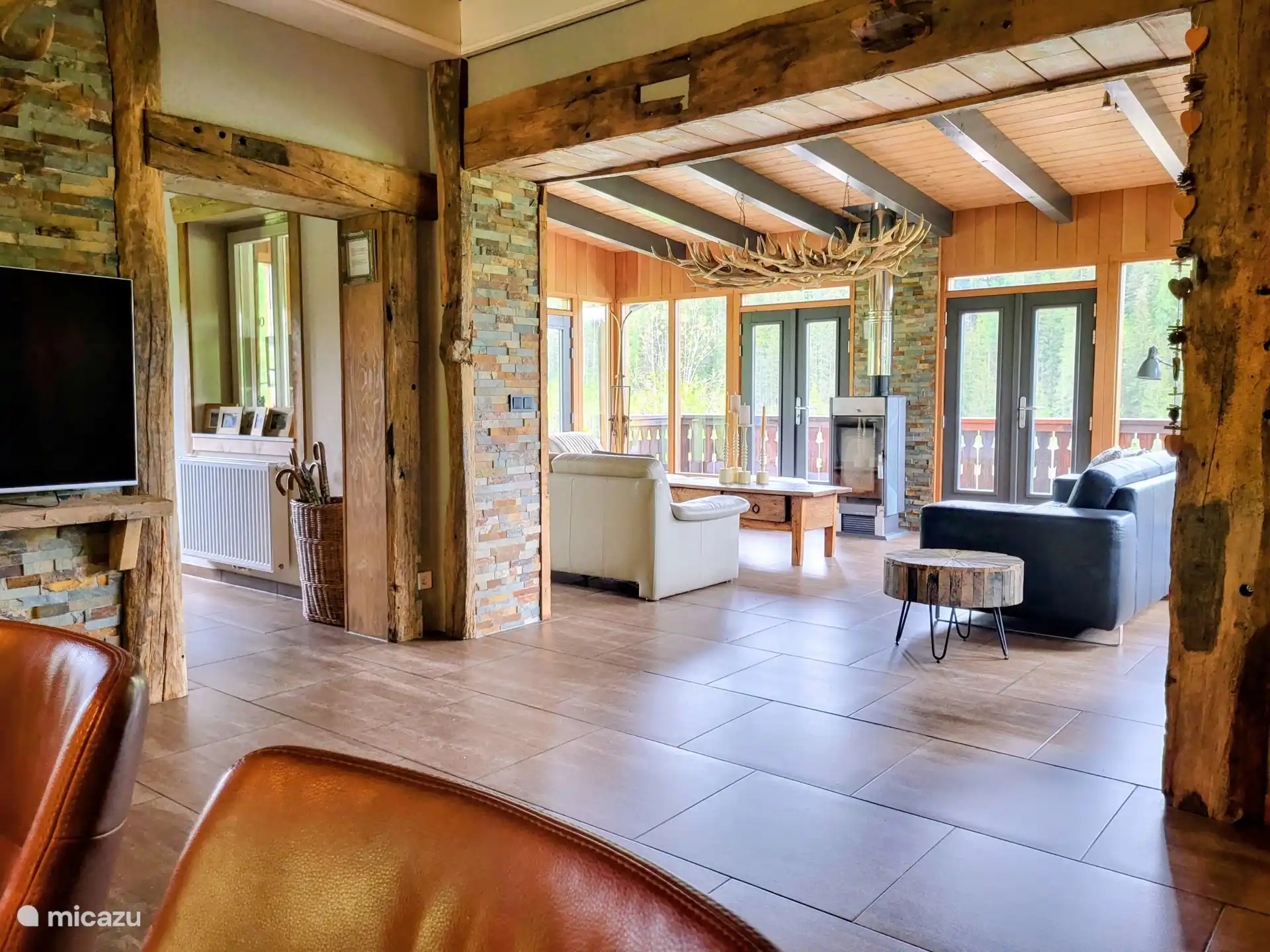 Serre gezien vanaf de eethoek.