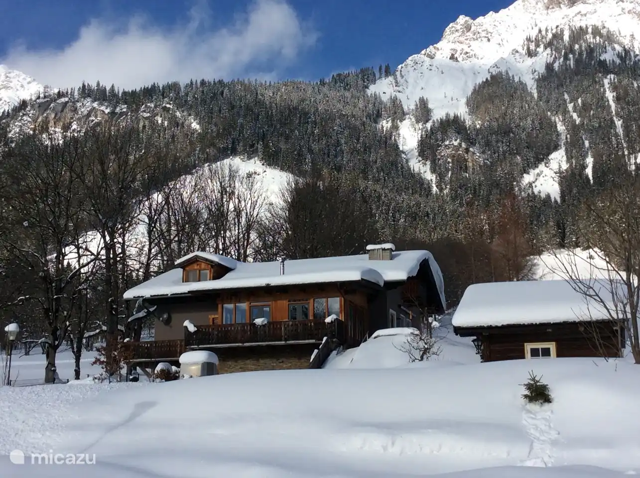 Vista frontal desde la carretera