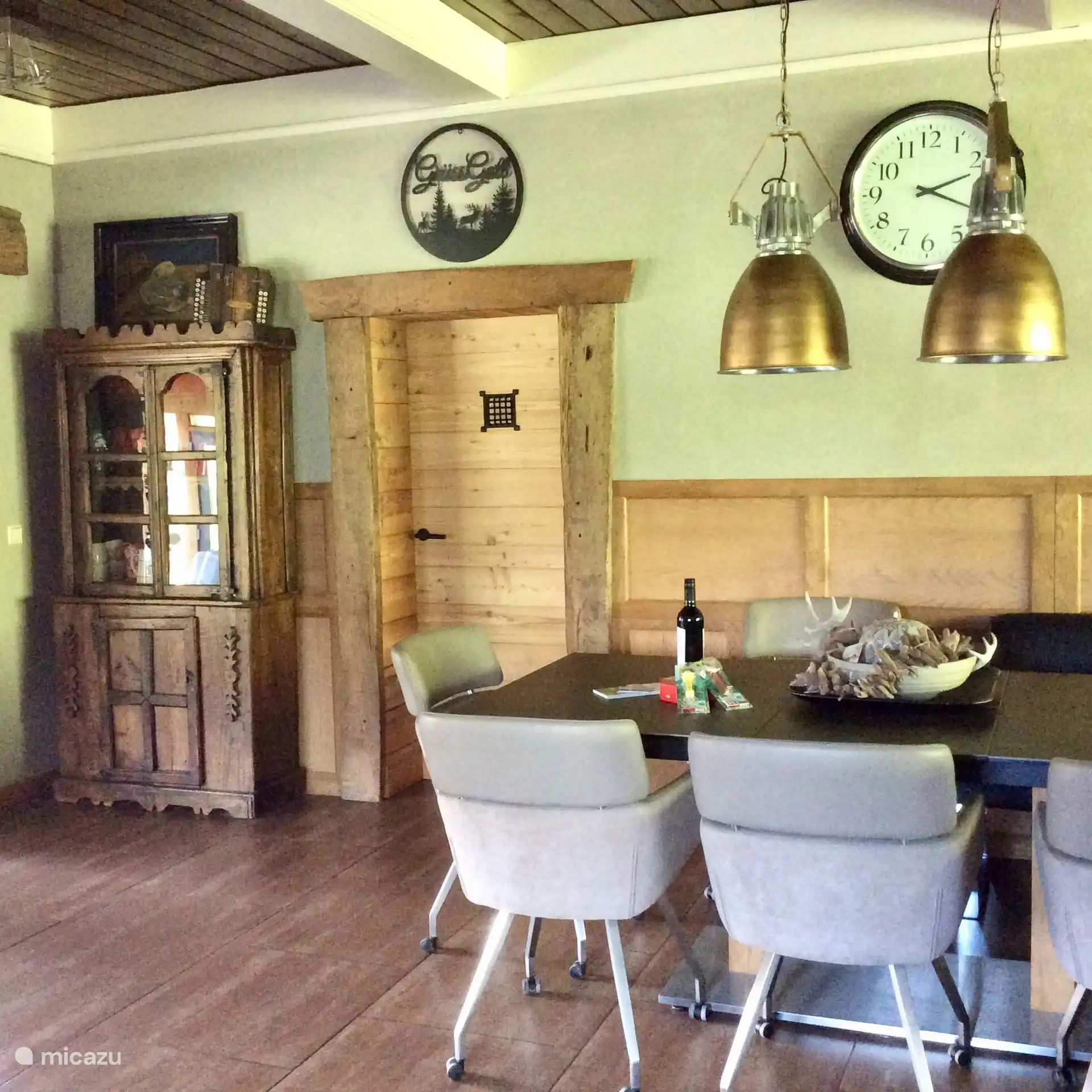 Parte de la sala de estar, el jardín de invierno con puerta al dormitorio para 2 personas en la planta superior.