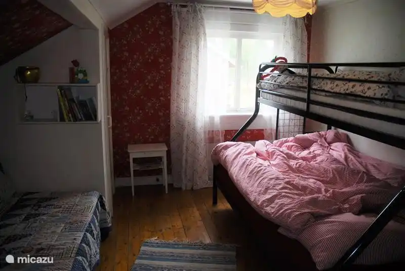 Cozy nursery where you can all sleep 5 people