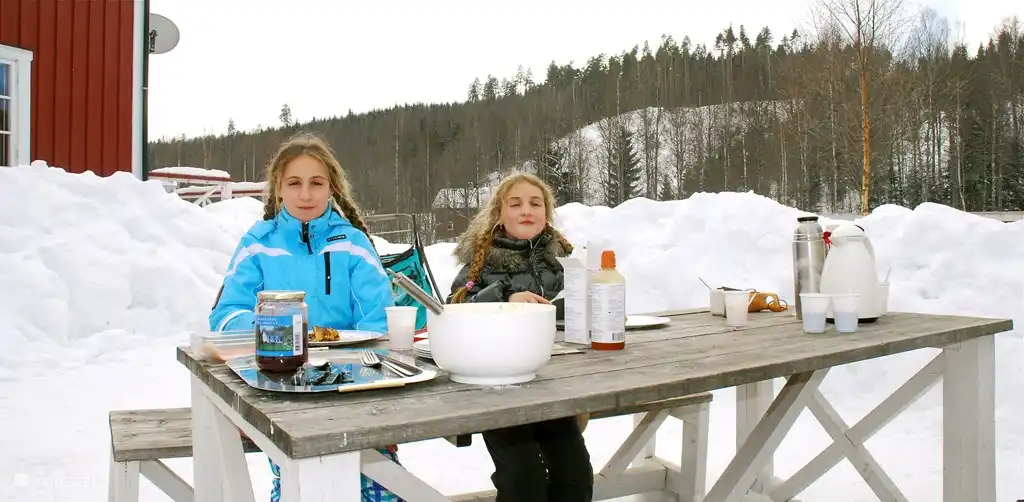 Bake pancakes outside and enjoy a delicious meal.