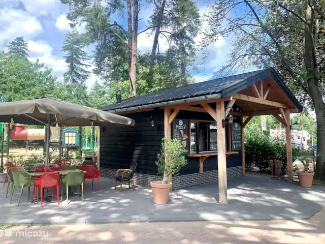 Sunny Chalet Beekbergen Veluwe huren in Nederland, Gelderland, Beekbergen - chalet De pizzahut voor afhaal van de heerlijkste pizza's
