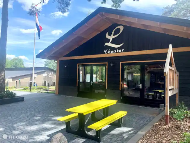 Sunny Chalet Beekbergen Veluwe huren in Nederland, Gelderland, Beekbergen - chalet Het theater waar de kinderen vermaakt kunnen worden door een heus animatieteam