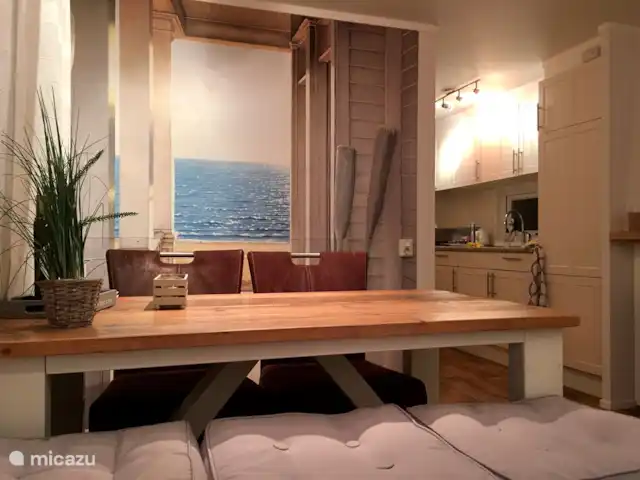 Sunny Chalet Beekbergen Veluwe huren in Nederland, Gelderland, Beekbergen - chalet fijne eettafel voor het hele gezin