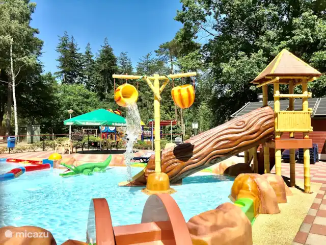 Sunny Chalet Beekbergen Veluwe huren in Nederland, Gelderland, Beekbergen - chalet Zwembad voor kinderen met veel speelattributen