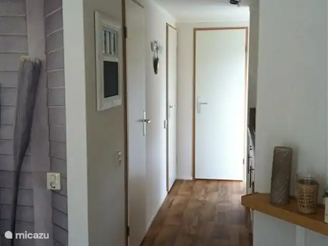 Sunny Chalet Beekbergen Veluwe huren in Nederland, Gelderland, Beekbergen - chalet Toegang tot de slaapkamers en badkamer