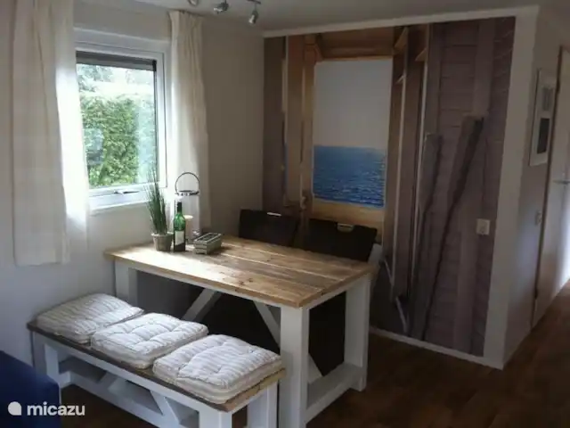 Sunny Chalet Beekbergen Veluwe huren in Nederland, Gelderland, Beekbergen - chalet Gezellige eethoek, je waant je aan zee..in het bos.