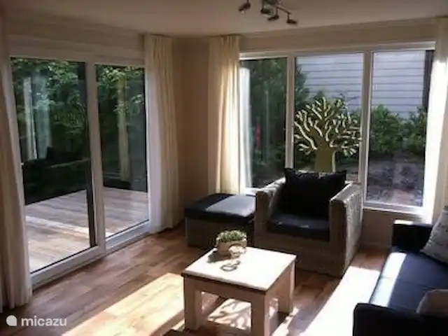 Sunny Chalet Beekbergen Veluwe huren in Nederland, Gelderland, Beekbergen - chalet Via de schuifdeuren, stapt u zo op de veranda