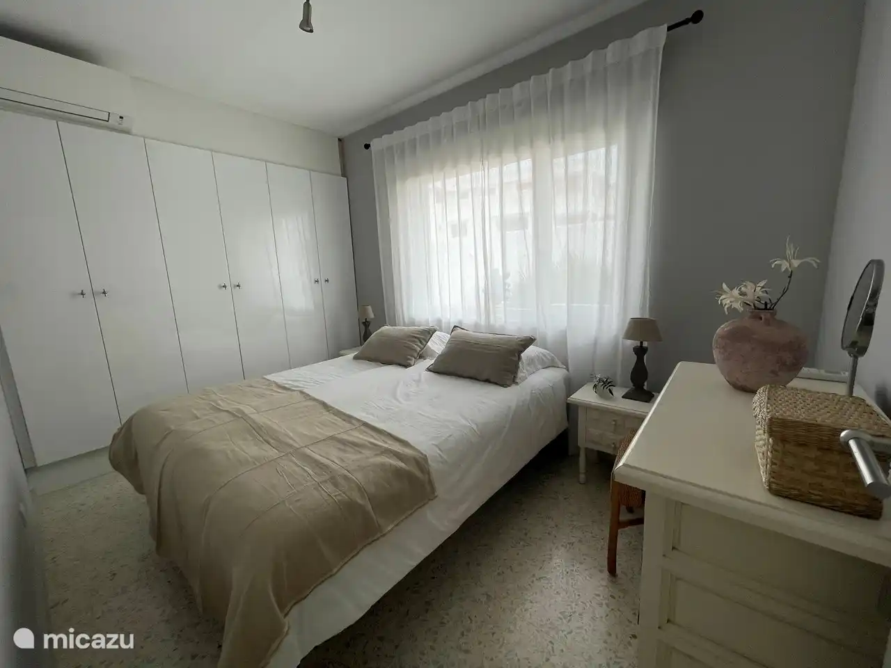 Schlafzimmer 3 in der Villa mit großem Schrank und Möglichkeit, ein zusätzliches (Kinder-)Bett hinzuzufügen. Doppelbett 200x80.