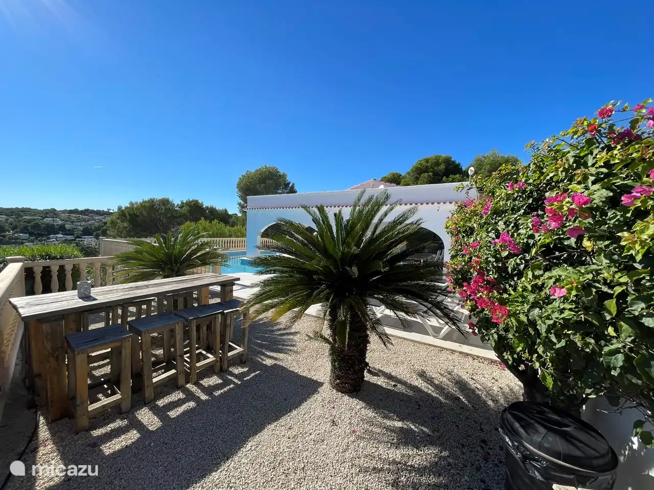 Foto vom Außengrill in Richtung Südwesten genommen.