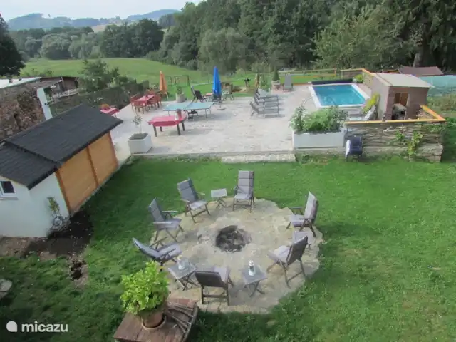 Studio Budkov | République Tchèque, Sud de la Bohême, Vlachovo Brezí - maison de vacances Notre terrasse rénovée. Avec le nouveau sauna extérieur sur la gauche.