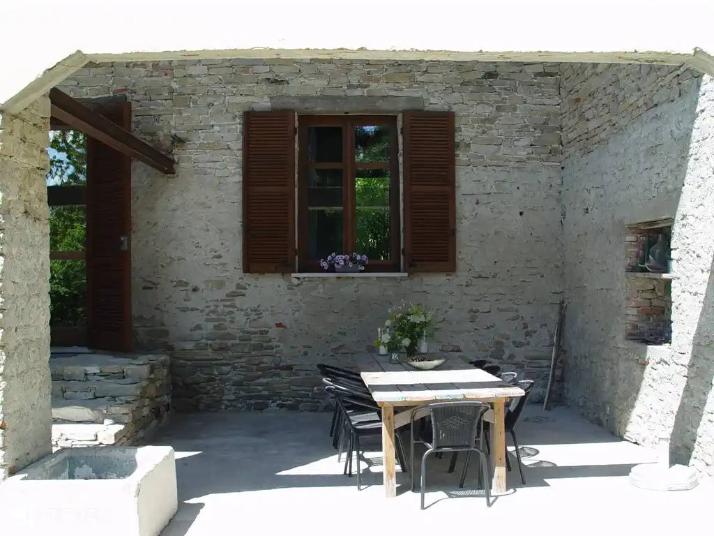 Piantorre (flat bottom) has a lovely covered terrace with large dining table where you can get together until late in the evening to enjoy the beautiful sunset.