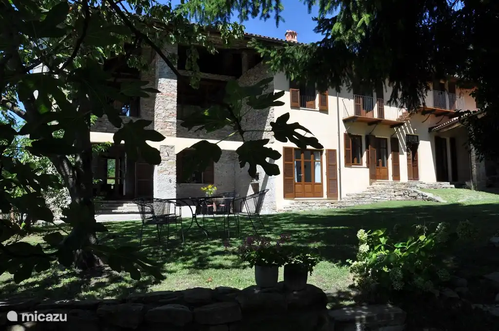 In the garden there are several seats and a large table where you can eat with 18 people. From here you can enjoy beautiful sunsets.