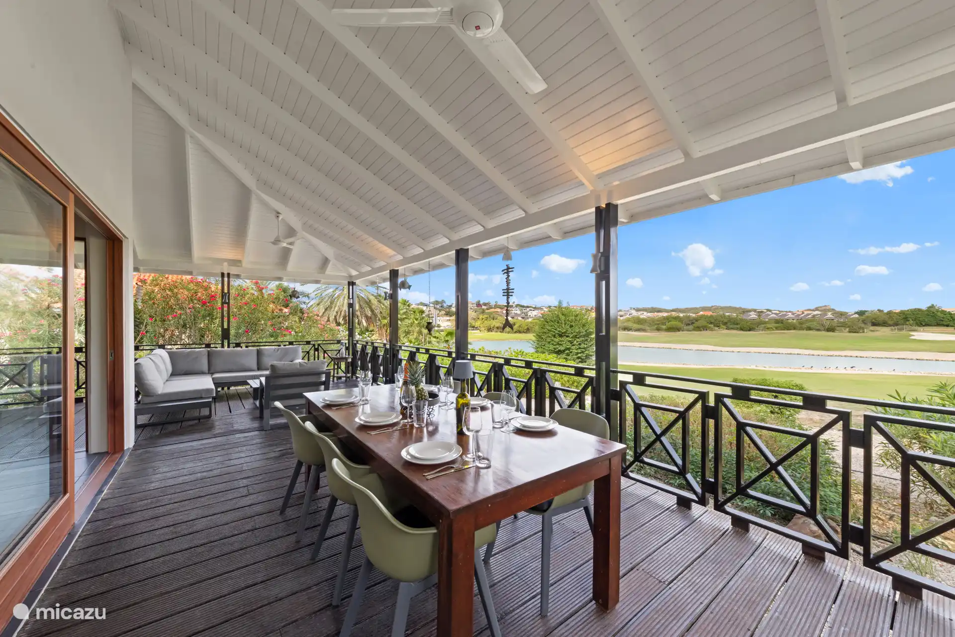 Eetgedeelte op de veranda