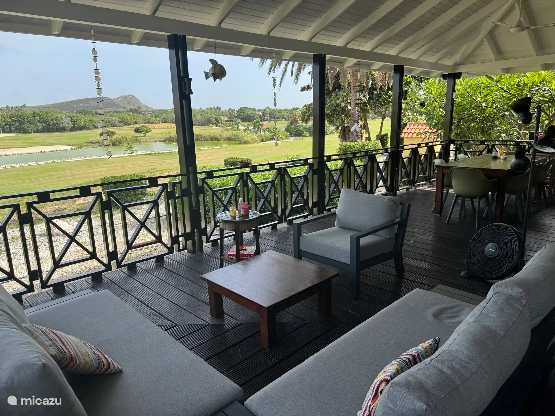 Vista completamente despejada sobre el Golbaan