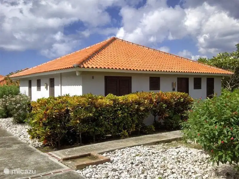 Villa 11 le da la bienvenida.