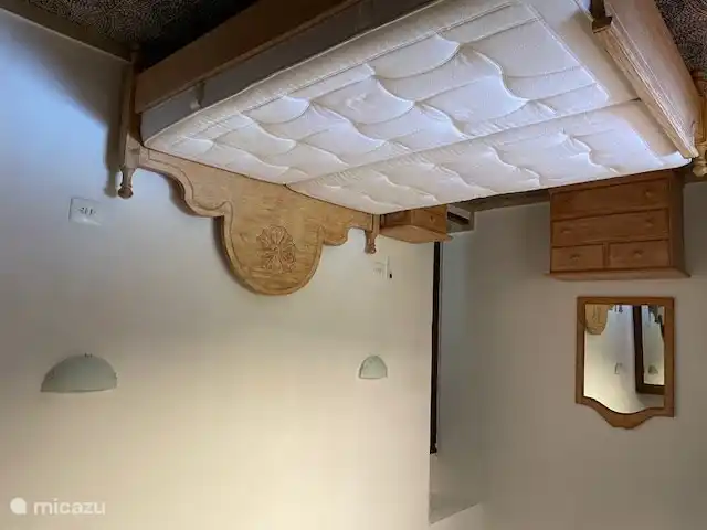 Schlafzimmer drei, ebenfalls mit Klimaanlage und Bett von 1,80 x 2,00 m.