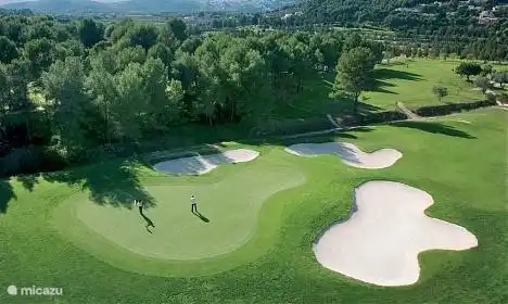 Für Golfliebhaber, ist die schöne La Sella Golf Resort nur 5 km entfernt.