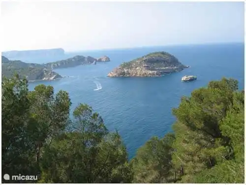 Plan des Hauses. Der Halbkreis links oben ist der Blick auf den Pool Naya.