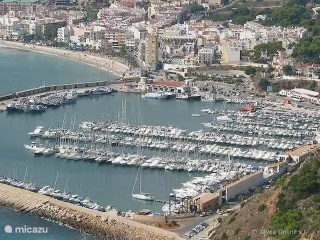 Villa Guillermo | Espagne, Costa Blanca, Jávea - villa de l'autre côté de la ville, le port avec de délicieux restaurants de poissons et la criée aux poissons. Ici, l'après-midi vers 18 heures, les bateaux de pêche arrivent avec leurs charges, ce qui est une expérience à voir. Et vous pouvez immédiatement prendre du poisson frais pour préparer un délicieux repas espagnol...