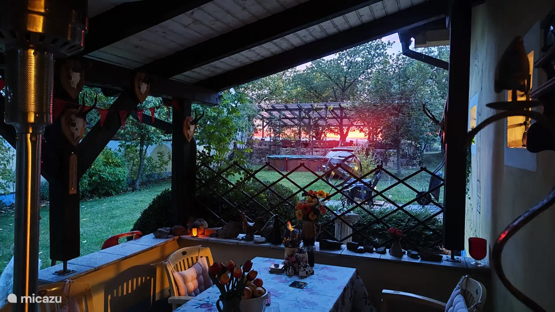 De schitterende zonsondergangen zijn al zichtbaar vanuit de veranda!
