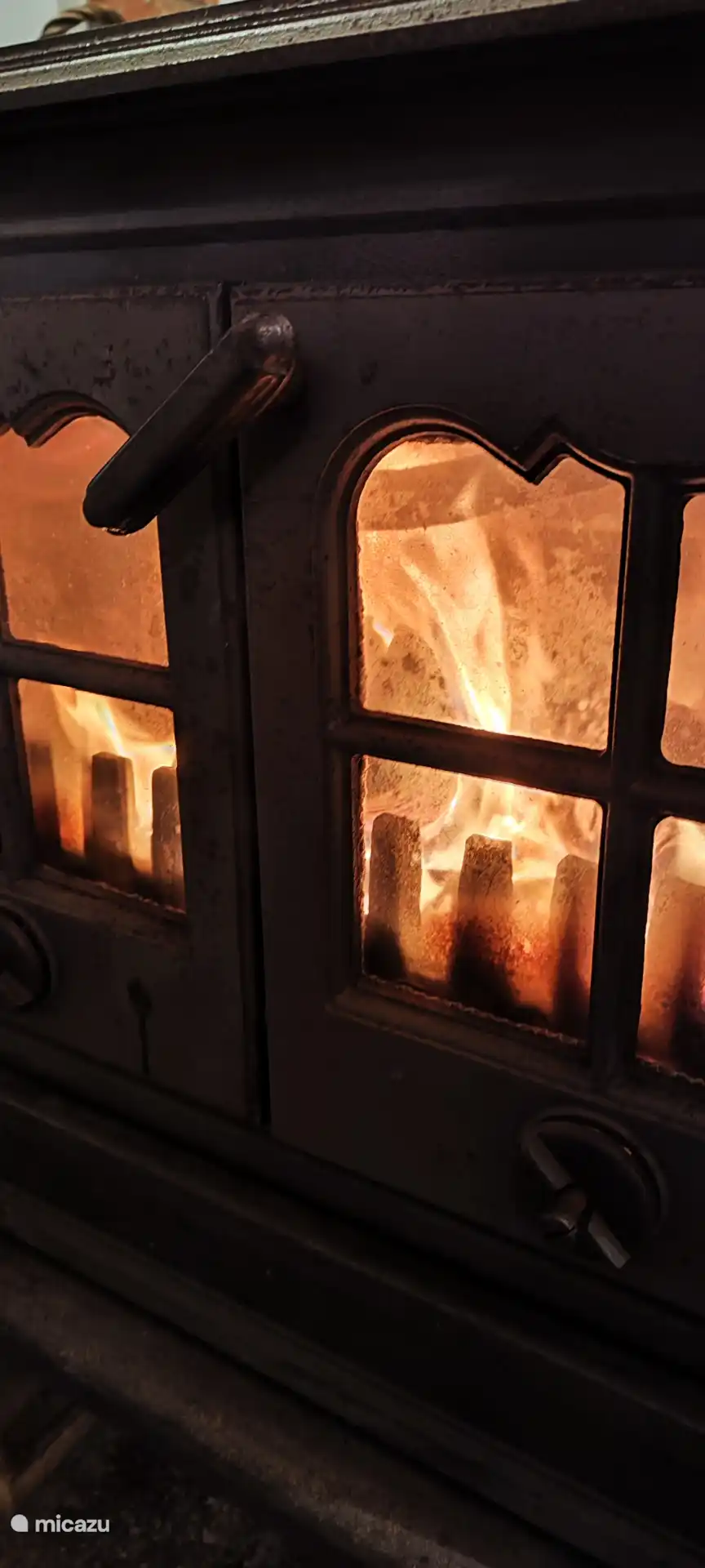 Estufa de leña en el comedor.