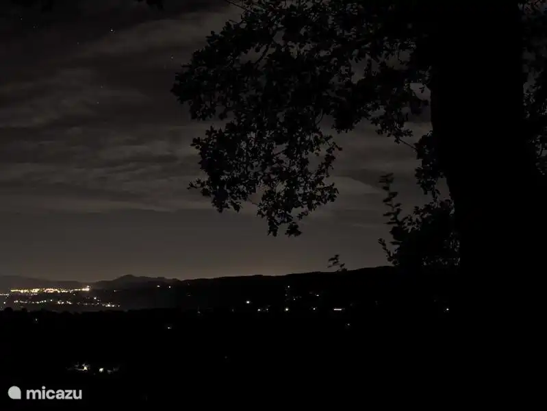 schön, dass die Sterne in einem Liegestuhl mit einem Glas Wein in der Hand zu sehen