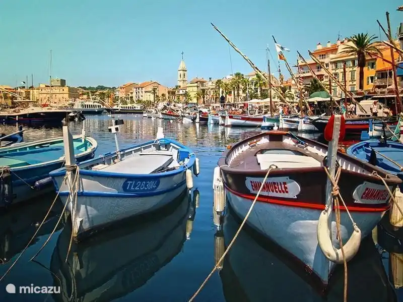 Es gibt viele schöne Hafenstädte entlang der Küste von Marseille nach Toulon die alle einen Besuch wert! Richtung Toulon Bandol ist eine 20 Minuten Fahrt, 25 min Sanary und Six-Four 35 min Richtung Marseille Cassis ist eine 30 Minuten Fahrt.