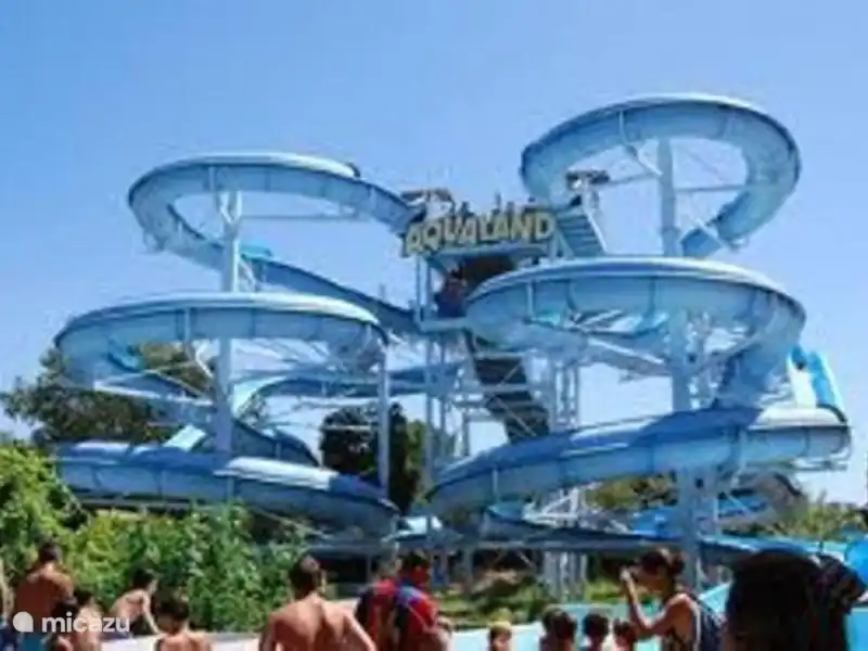Aqualand ist ein Paradies für Kinder und ist 10 Minuten Fahrt vom Sinn Wille. Nahe dem Strand und neben dem Casino Supermärkten und Loisir. Aqualand ist vom 15. Juni und endet am 4. September