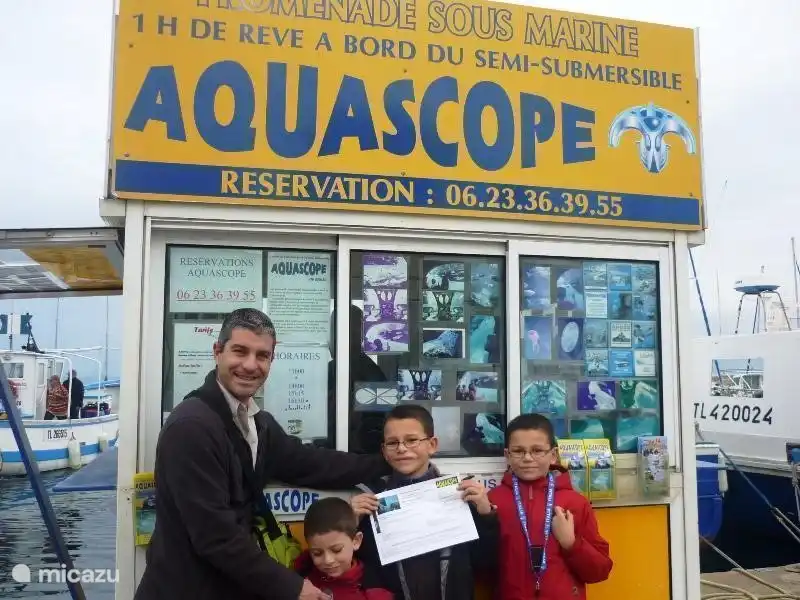 Im Hafen von Bandol können die Unterwasserwelt mit dem Aqua-Rahmen zu sehen.