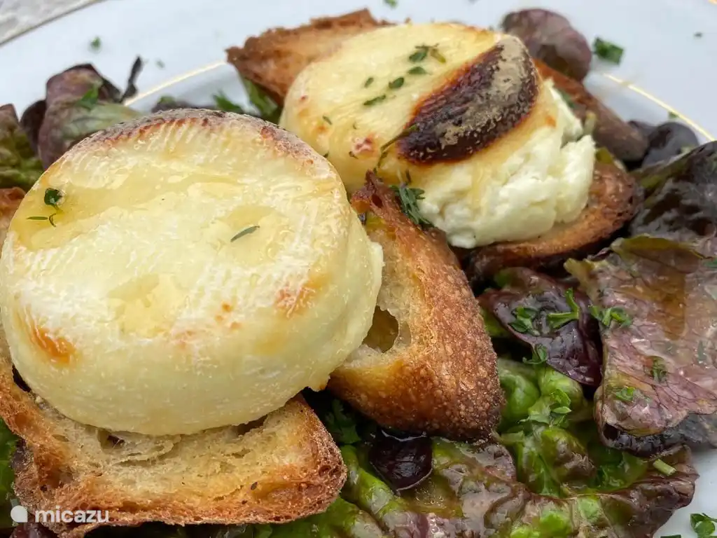 The best goat cheese can be bought from goat farmers everywhere. You can make a delicious salad with it. Grilled with honey and thyme.