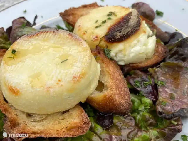Location de Vacances France, Loire, Sancerre, gîte / cottage - Les Jours Heureux près de Sancerre/Loire Le meilleur fromage de chèvre peut être acheté chez les éleveurs de chèvres du monde entier. Vous pouvez en faire une délicieuse salade. Grillé au miel et au thym.
