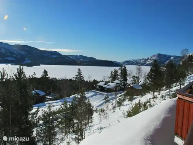 Fietsen, Noorwegen, Telemark, Treungen, vakantiehuis Thiotei Prachtig uitzicht vanaf het terras in de winter