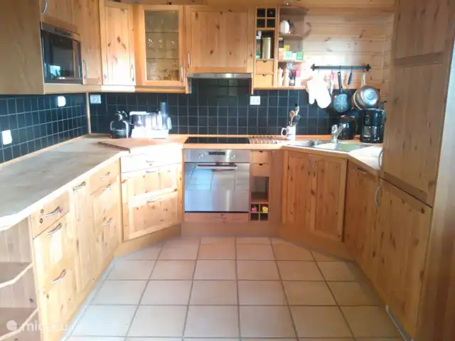 Fietsen, Noorwegen, Telemark, Treungen, vakantiehuis Thiotei De open keuken is van alle gemakken voorzien!