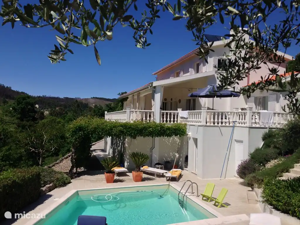 Villa casa Renate is een mooi, ruim,  luxe vakantiehuis. Zowel binnen als buiten is het zeer comfortabel: een schitterende plek voor een heerlijke vakantiebelevenis. mei 2014