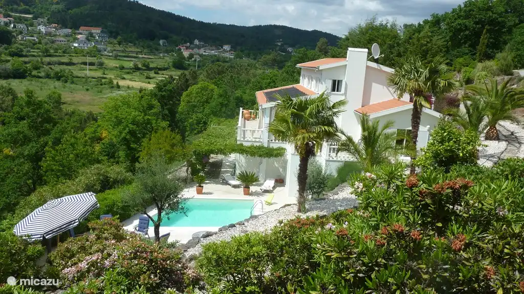 Villa Casa Renate ist eine schöne, geräumige, luxuriöse Ferienhaus. Sowohl innerhalb als auch außerhalb ist es ein sehr komfortables Haus wo Sie eine sehr schöne Freie erfahren können.