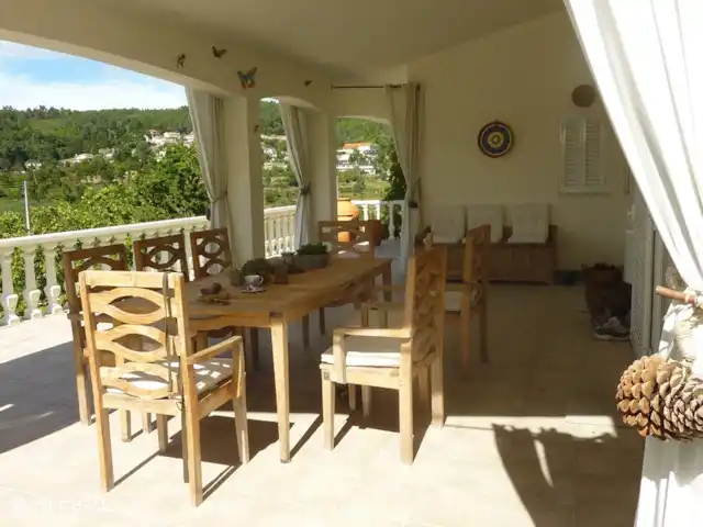 villa en Portugal, Viseu, Casfreires – Villa Casa Renata Nuestra gran terraza cubierta, un salón exterior
