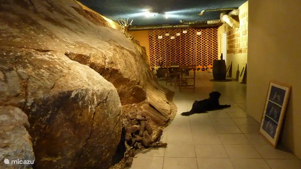 der Weinkeller, schöner Ort an heißen Tagen um mit einem Glas Wein  die Zeit zu verbringen