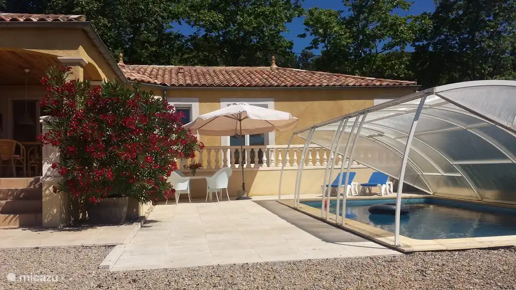 Overview of the terrace and the lovely swimming pool
