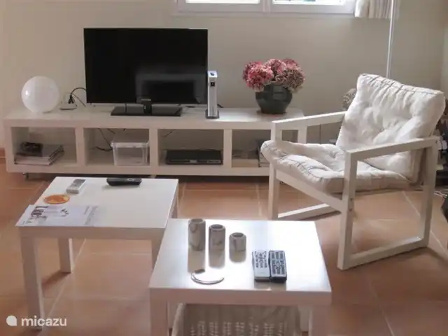 Le Petit Paradis | France, Hérault, Faugères - bungalow Vous pouvez également regarder la télévision avec les chaînes néerlandaises via Chrome Cast.
