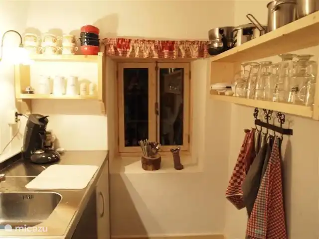 Alpentraum | Autriche, Carinthie, Kaning (Radenthein) - appartement Cuisine avec machine Senseo, lave-vaisselle, four, plaque de cuisson, micro-onde, bouilloire, étagère à épices.