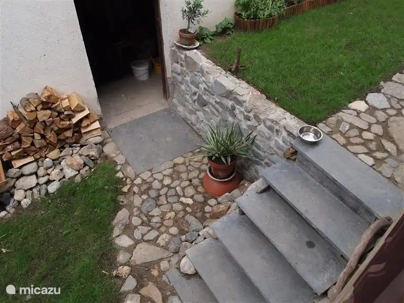 Escaliers vers le jardin.