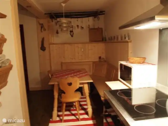 Alpentraum | Autriche, Carinthie, Kaning (Radenthein) - appartement Coin salon autrichien confortable dans la cuisine.