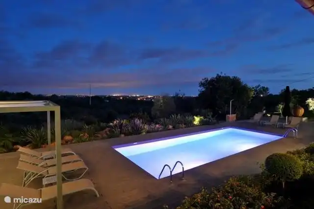 Voir après le coucher du soleil.