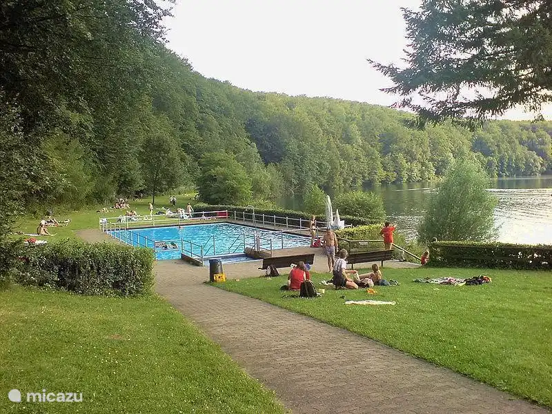 Schwimmen im Pulvermaar Gillenfeld.