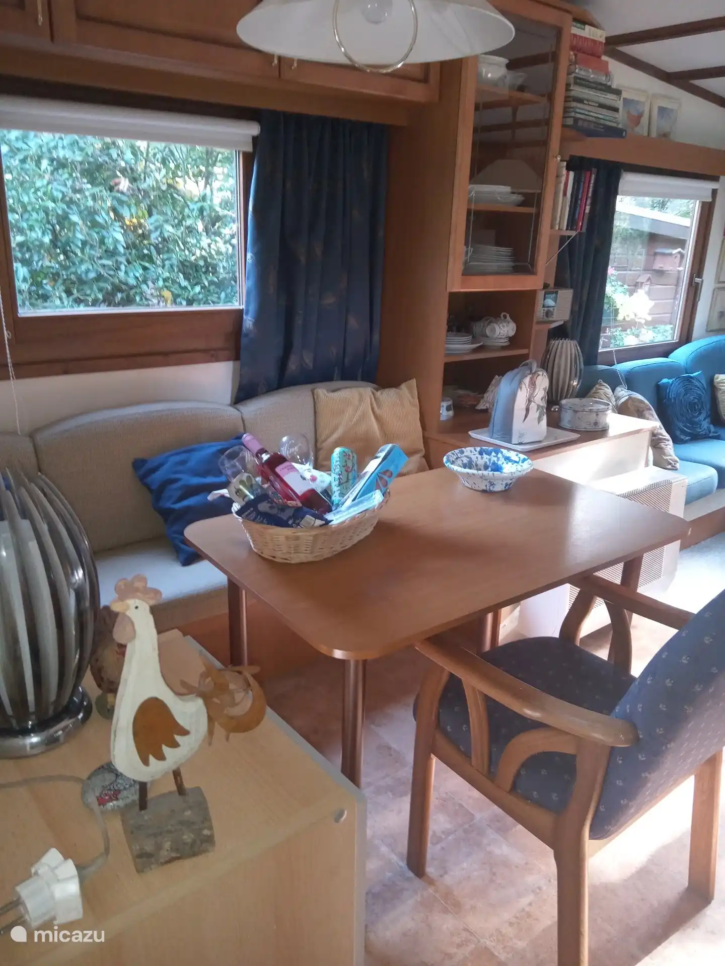 Bei der Ankunft wird ein Willkommenskorb auf den Tisch gestellt