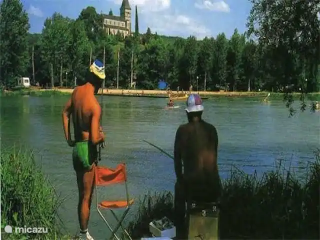 Le Repo en Francia, Dordoña, Cazals  - villa El lago recreativo a 3 km.