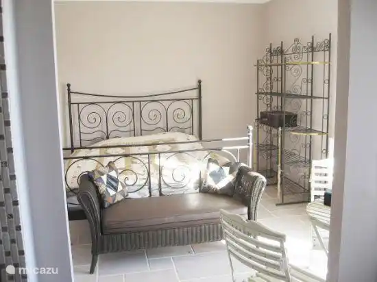 Sehr großes Schlafzimmer mit Bett 1,80 2 mit passenden Badezimmer mit Dusche, WC und Waschbecken