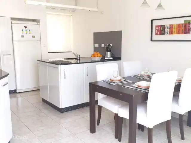 El viaje de la MARIPOSA, San Jaime huren in Spanje, Costa Blanca, Moraira - villa Zeer ruime keuken die van alle gemakken en apparatuur voorzien is, zoals bijv. vaatwasser, oven, magnetron, koffiezetapparaten, electrische citruspers, keukenmachine, broodrooster etc.